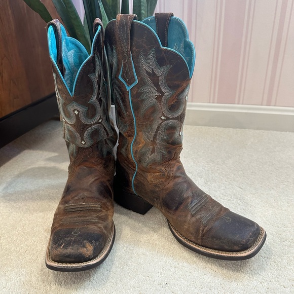 Ariat Shoes - Ariat Western Leather Boots with Blue Accents